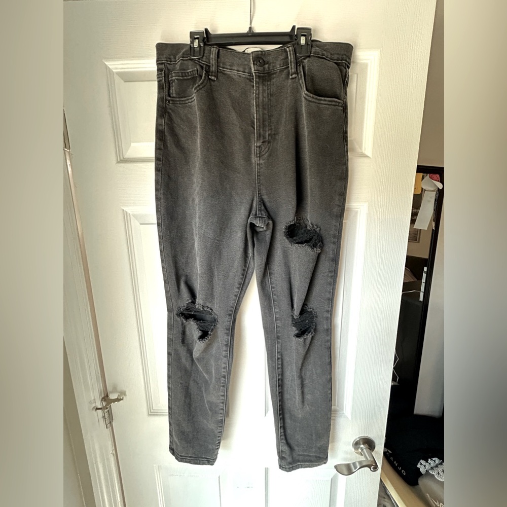 Women’s ripped black jeans